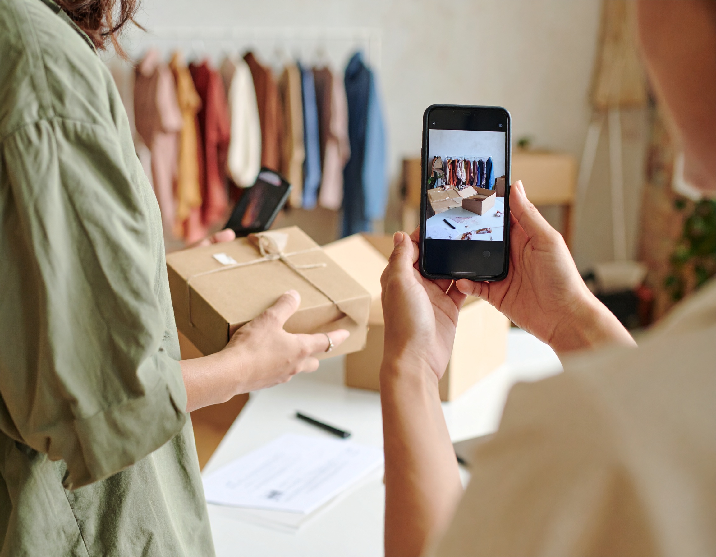 TikTokショップ戦略で稼ぐ方法 ライブコマースが日本ではじまる – ネット通販・ECサイト制作・TikTok Shop運用販売【公式】株式会社 SKBピュア